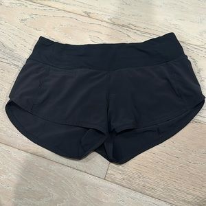 LULULEMON 2.5 INCH SIZE 2 HOTTY HOTS (low rise and worn once)!!